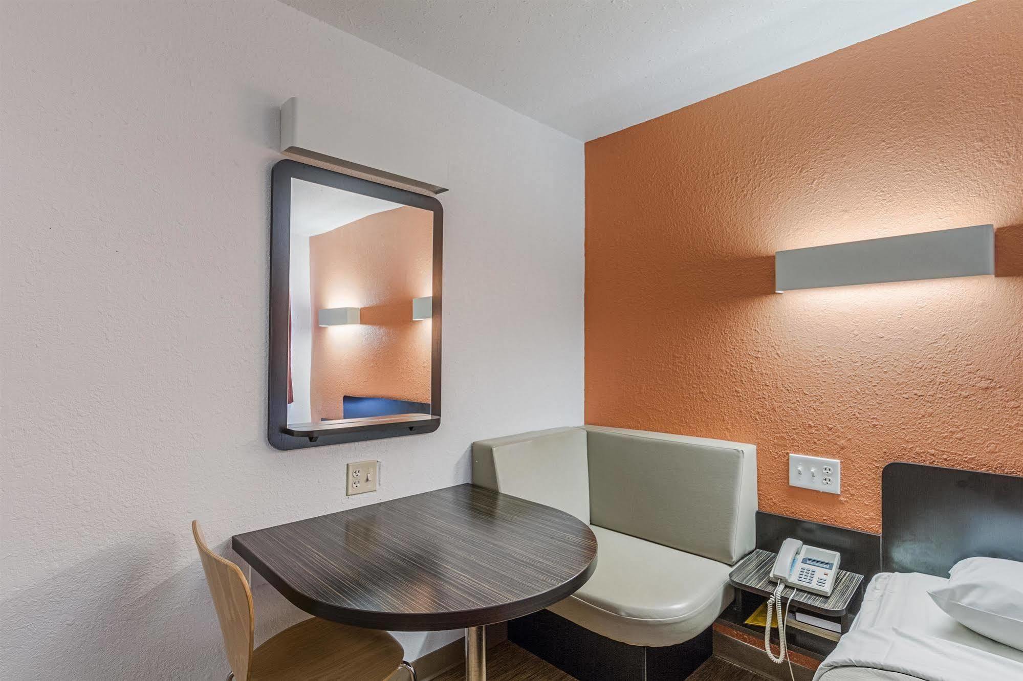 Motel 6-Oshkosh, Wi Dış mekan fotoğraf